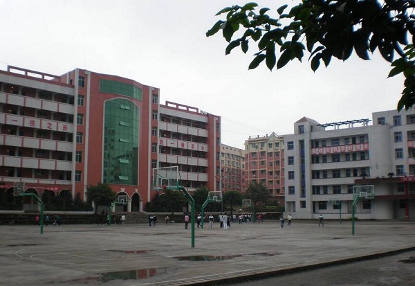 成都吉利技校有什么專業(yè)學(xué)的(吉利帝豪4s店在什么地方)