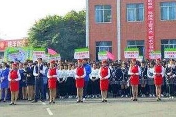 2022年四川服裝藝術(shù)學(xué)校的學(xué)費(fèi)、費(fèi)用是多少？