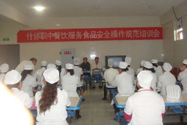 2022年成都青華職業(yè)學(xué)校的學(xué)費(fèi)和費(fèi)用是多少？