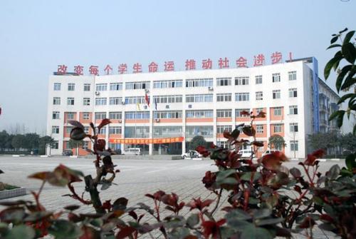 成都青華職業(yè)學(xué)校怎么樣，好不好？