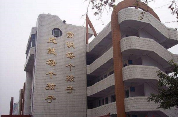 四川省宜賓市商業(yè)職業(yè)中等專業(yè)學(xué)校怎么樣？
