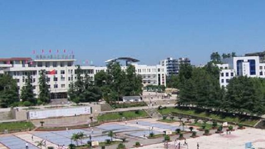 成都市2022年女生初中畢業(yè)上汽車維修學(xué)校