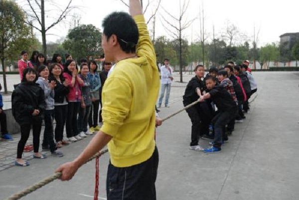 成都初中生能讀汽修學(xué)校嗎？