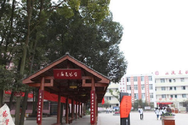 2022年四川初中畢業(yè)報(bào)什么中專最好？