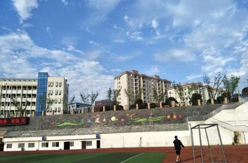 四川2022年男孩子讀什么汽修學校好