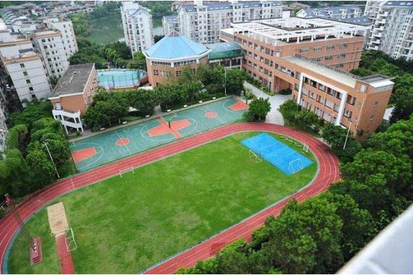 2022年成都現(xiàn)代職業(yè)技術(shù)學(xué)校的學(xué)費和收費是多少？