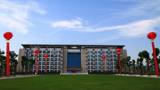 2022年四川省衛(wèi)生學(xué)校的學(xué)費(fèi)和費(fèi)用是多少？