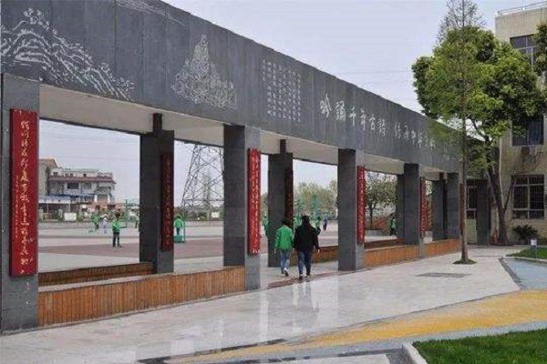 2021年四川女生在電商學校學什么好？圖3