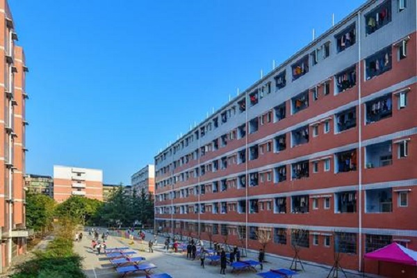 2021年四川男生讀衛(wèi)校學(xué)什么專業(yè)？
