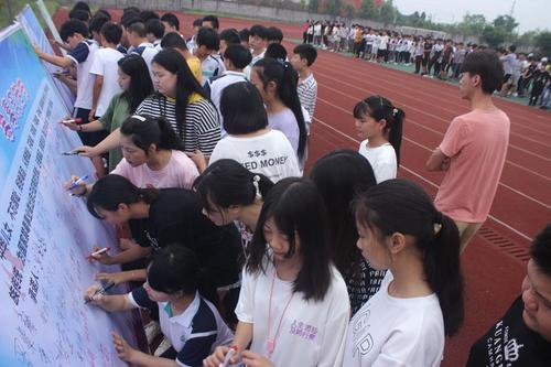 四川2020年大專學(xué)校有衛(wèi)生學(xué)校
