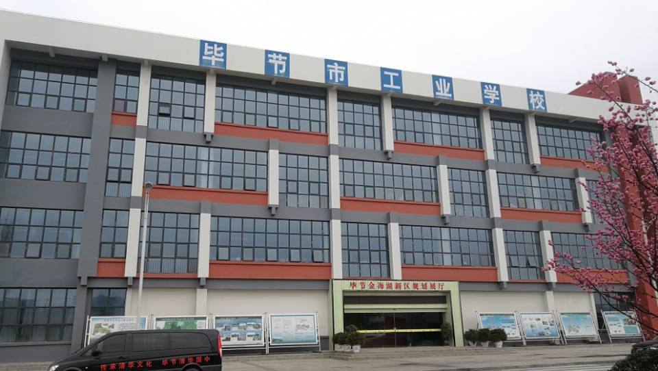 成都高中畢業(yè)讀什么中專好？