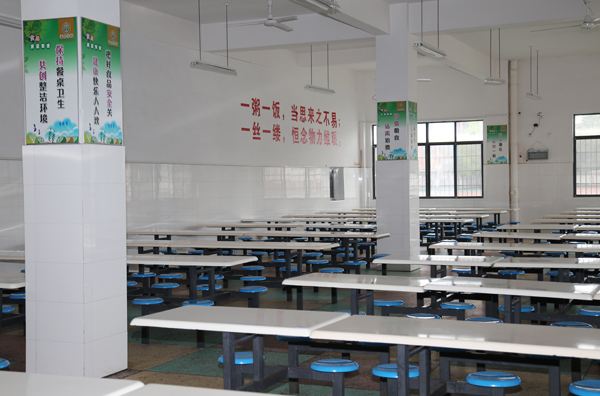 四川石油學(xué)校地址在哪里？