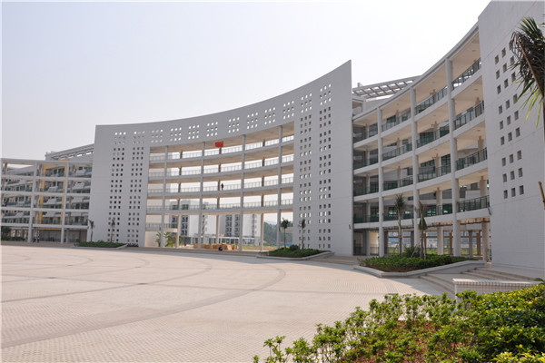 成都市職業(yè)技校那家好(成都市職業(yè)技能競賽及獎勵管理辦法)