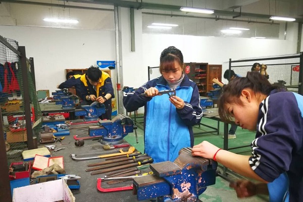 2021年成都哪些大學(xué)有衛(wèi)校專業(yè)？
