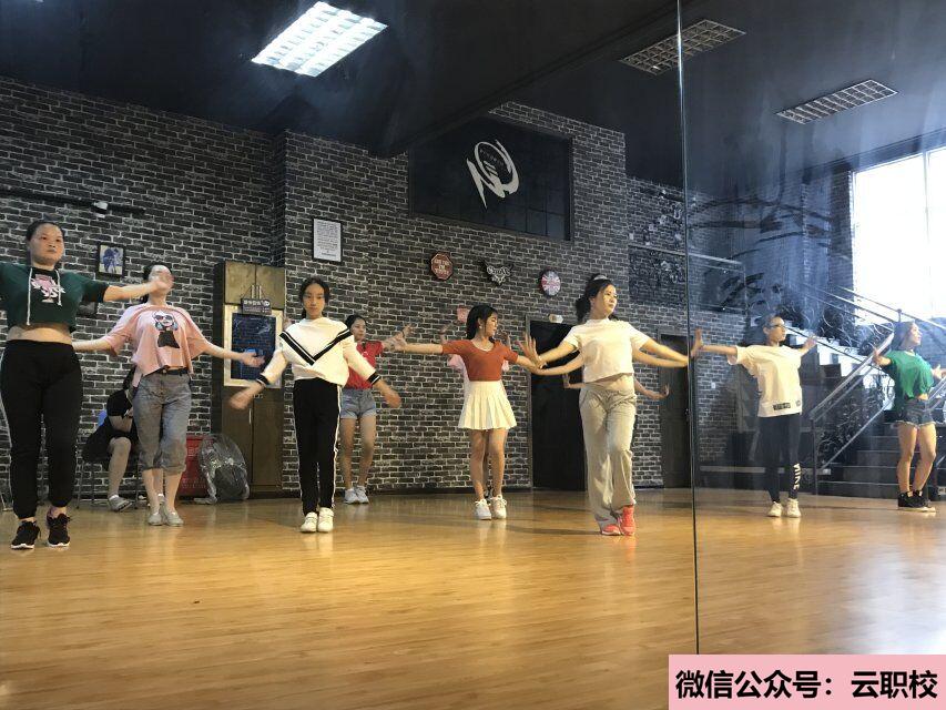 江南影視藝術(shù)職業(yè)學(xué)院?jiǎn)握谐煽?jī)公布時(shí)間圖1