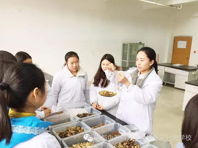 包含適合初中畢業(yè)生就讀的職業(yè)學校的詞條