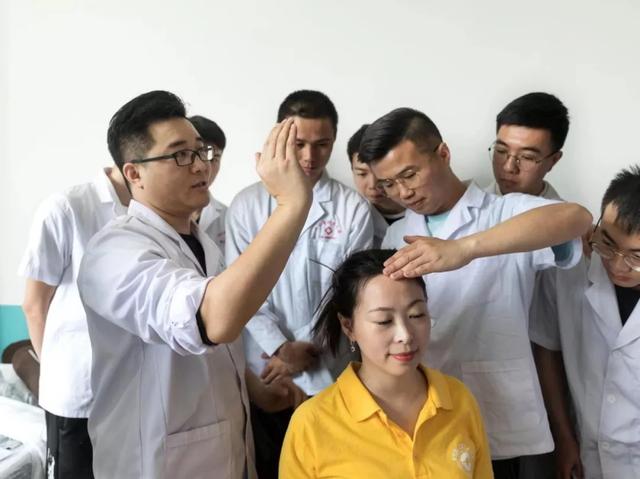 包含適合初中畢業(yè)生就讀的職業(yè)學校的詞條