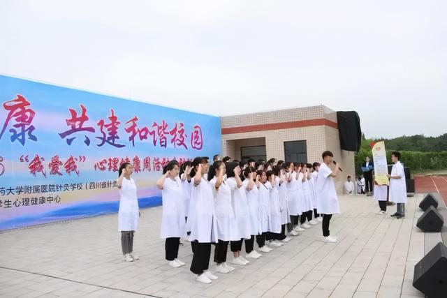 包含適合初中畢業(yè)生就讀的職業(yè)學校的詞條