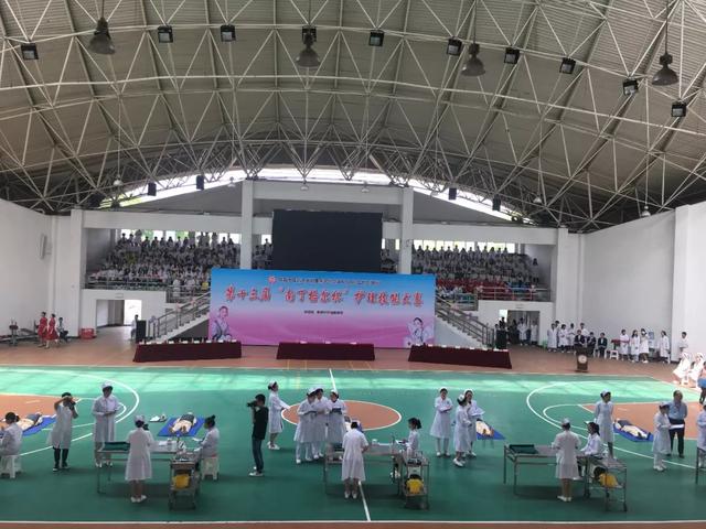 包含適合初中畢業(yè)生就讀的職業(yè)學校的詞條