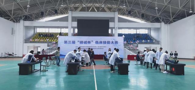 包含適合初中畢業(yè)生就讀的職業(yè)學校的詞條