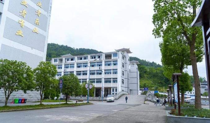 免學費的職業(yè)技術學校(免學費申請書600字)