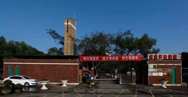 成都商貿(mào)職業(yè)技術(shù)學(xué)校(成都商貿(mào)職業(yè)技術(shù)學(xué)校與成都市現(xiàn)代制造職業(yè)學(xué)校那個(gè)好)