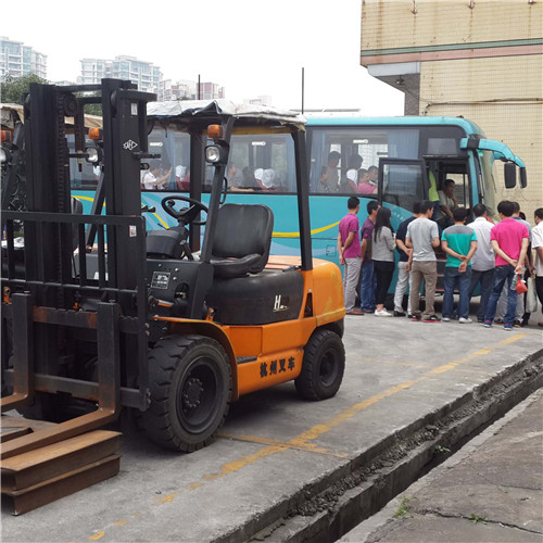 叉車學(xué)校培訓(xùn)學(xué)校(考叉車證有幾個科目)