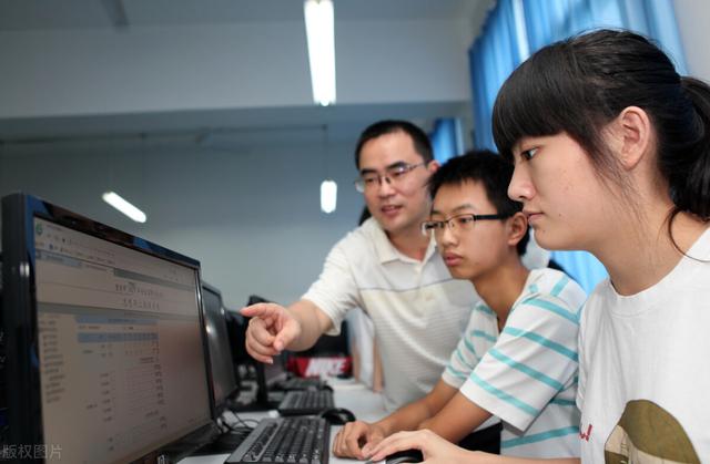 成都藝術職業(yè)大學學費(成都藝術職業(yè)大學專升本)