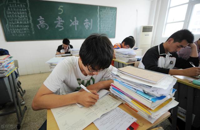 成都藝術職業(yè)大學學費(成都藝術職業(yè)大學專升本)