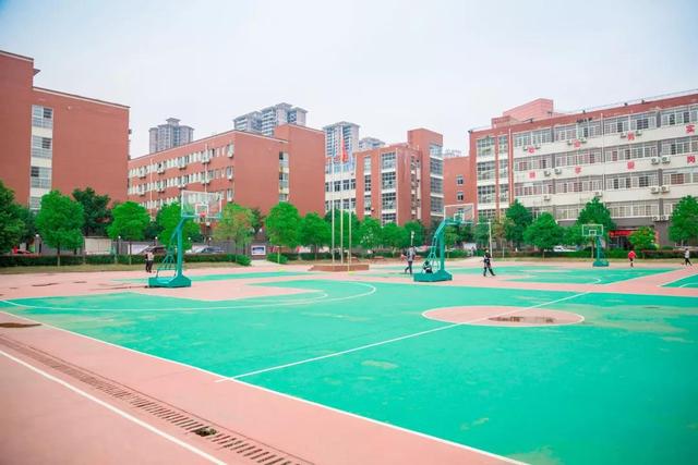 職業(yè)技術(shù)學(xué)校學(xué)費多少錢一年(職業(yè)技校收費標(biāo)準(zhǔn))