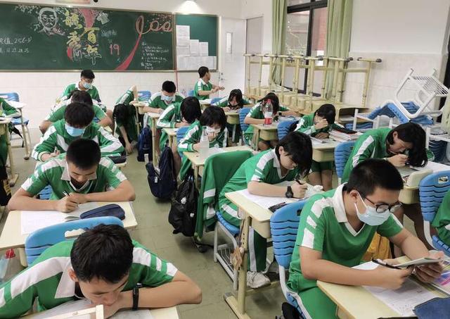 初中封閉式學校在哪里有(那里有初中封閉式學校)