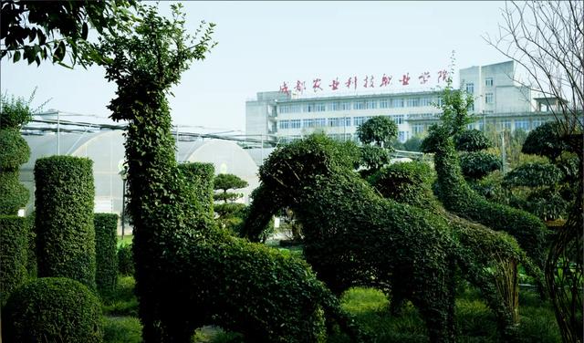 成都免學(xué)費的職業(yè)學(xué)校(職業(yè)學(xué)校免學(xué)費申請理由)