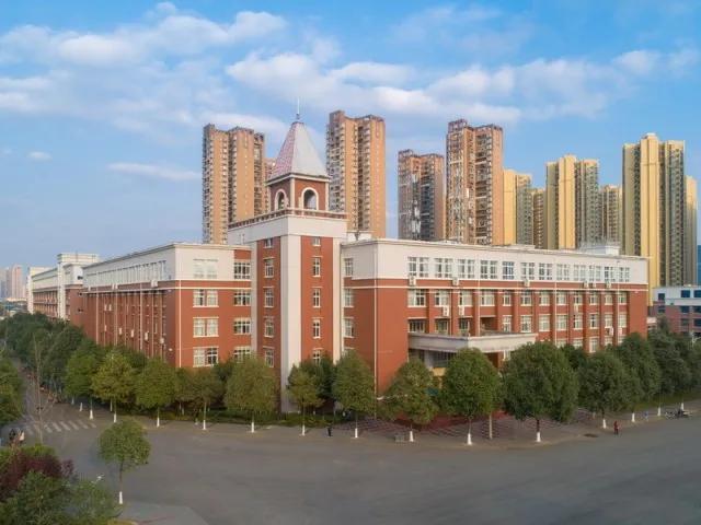成都職業(yè)技術學校航空專業(yè)(成都航空職業(yè)技術學校學費多少錢)
