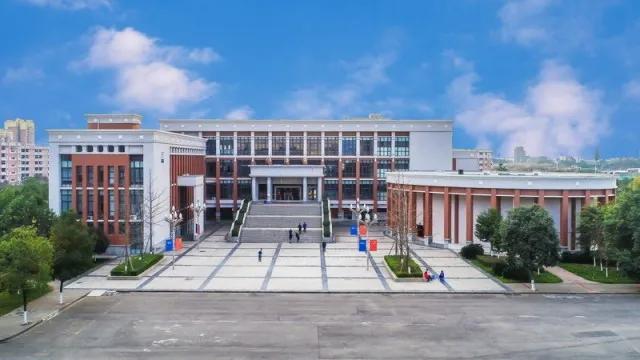 成都職業(yè)技術學校航空專業(yè)(成都航空職業(yè)技術學校學費多少錢)