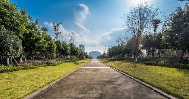 成都職業(yè)技術學校航空專業(yè)(成都航空職業(yè)技術學校學費多少錢)