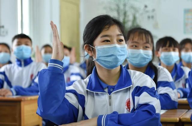 什么學校適合初中畢業(yè)生(新疆適合初中畢業(yè)生上的學校)