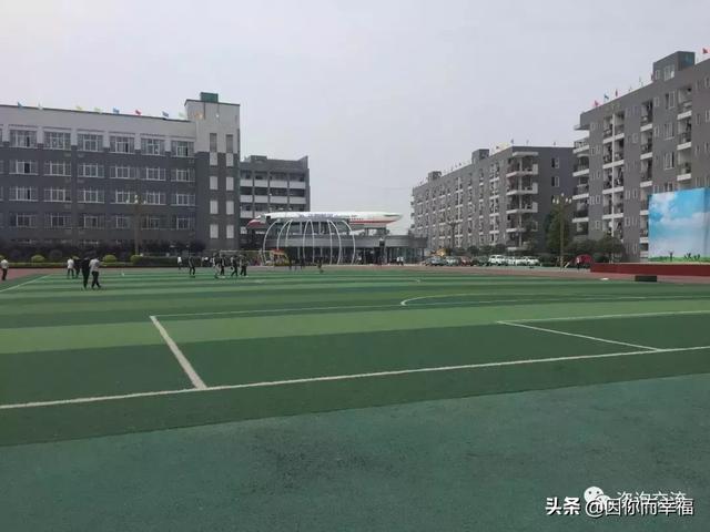 四川省高鐵學校學費(高鐵乘務員專業(yè)的學校學費)