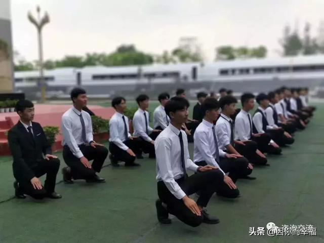 四川省高鐵學校學費(高鐵乘務員專業(yè)的學校學費)