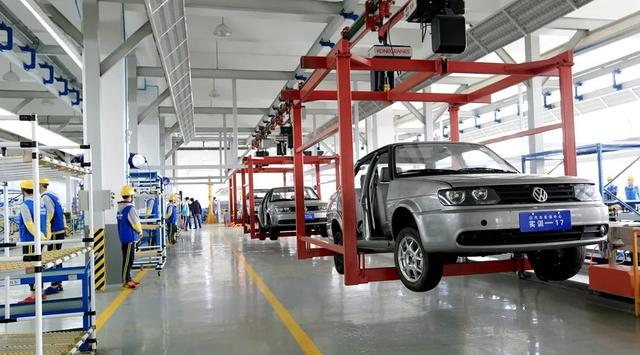 成都汽車類專業(yè)學(xué)校(成都外國(guó)語(yǔ)專業(yè)學(xué)校)