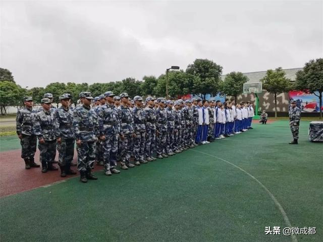 成都航空服務(wù)學(xué)校學(xué)費是多少(成都航空職業(yè)學(xué)校2021年學(xué)費多少)
