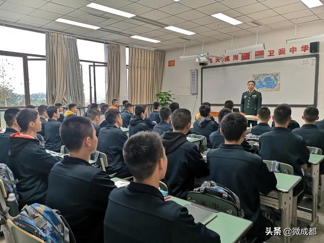 成都航空服務(wù)學(xué)校學(xué)費是多少(成都航空職業(yè)學(xué)校2021年學(xué)費多少)