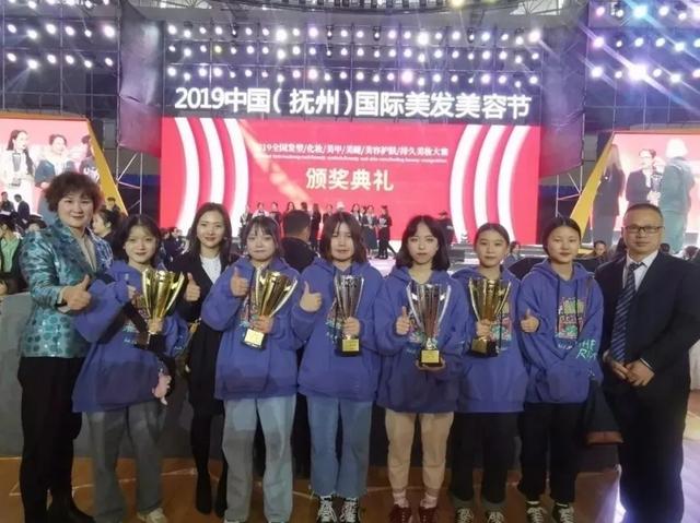 成都女子職業(yè)技術學校(成都航空職業(yè)技術學校)