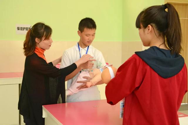 成都女子職業(yè)技術學校(成都航空職業(yè)技術學校)