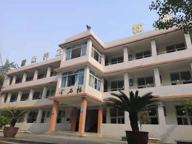 眉山技工學(xué)校(眉山華興技工學(xué)校學(xué)費(fèi)多少)