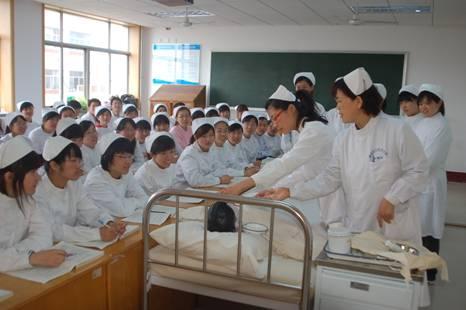 成都成醫(yī)一附護(hù)士學(xué)校20招生的簡(jiǎn)單介紹