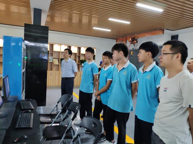 成都電子信息技術(shù)學校(成都電子信息技術(shù)學校是中專還是大專)