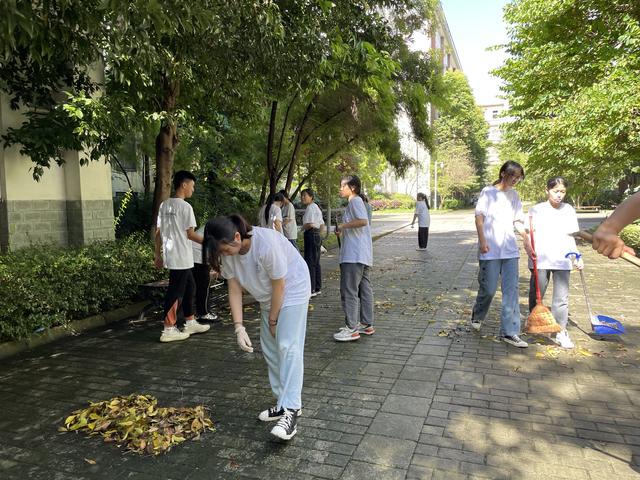 四川省旅游職業(yè)學(xué)校(?？诼糜温殬I(yè)學(xué)校)