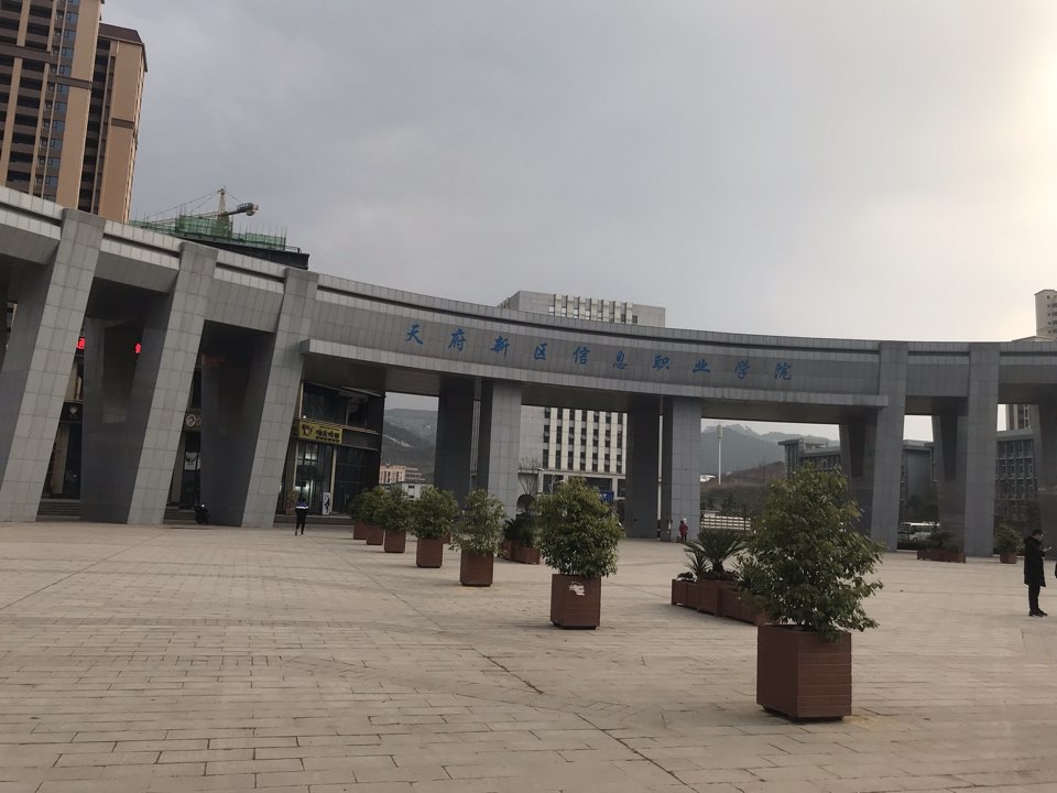 四川省輕工工程學校成都校區(qū)好不好(四川省輕工工程學校口碑怎么樣)