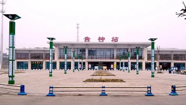 成都藝術(shù)職業(yè)學(xué)院學(xué)費(成都藝術(shù)職業(yè)學(xué)院鄧一)