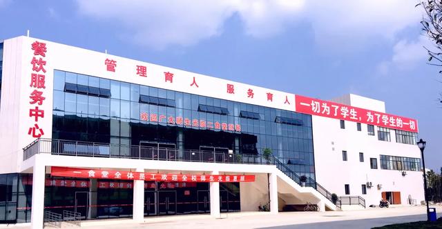 成都藝術(shù)職業(yè)學(xué)院學(xué)費(成都藝術(shù)職業(yè)學(xué)院鄧一)